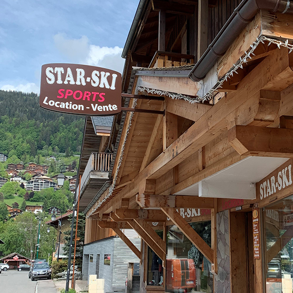Enseigne drapeau star-ski Morzine Haute Savoie 74