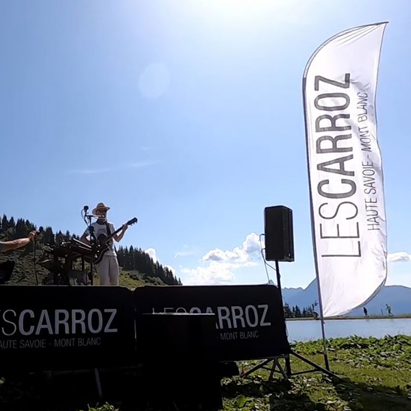 Oriflamme et housse barrière OT Les Carroz Haute-Savoie 74
