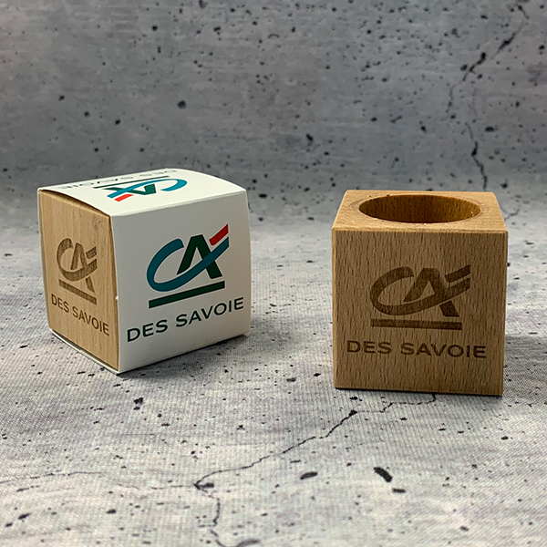 Cube pot en bois et graines - Credit agricole des Savoie 1