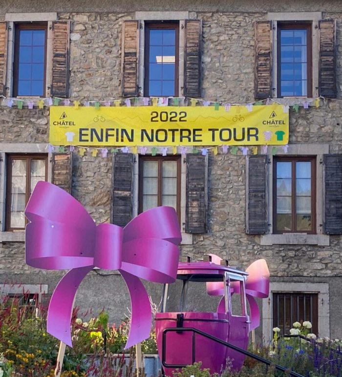 Panneau akilux noeud Octobre rose - Mairie Chatel 1