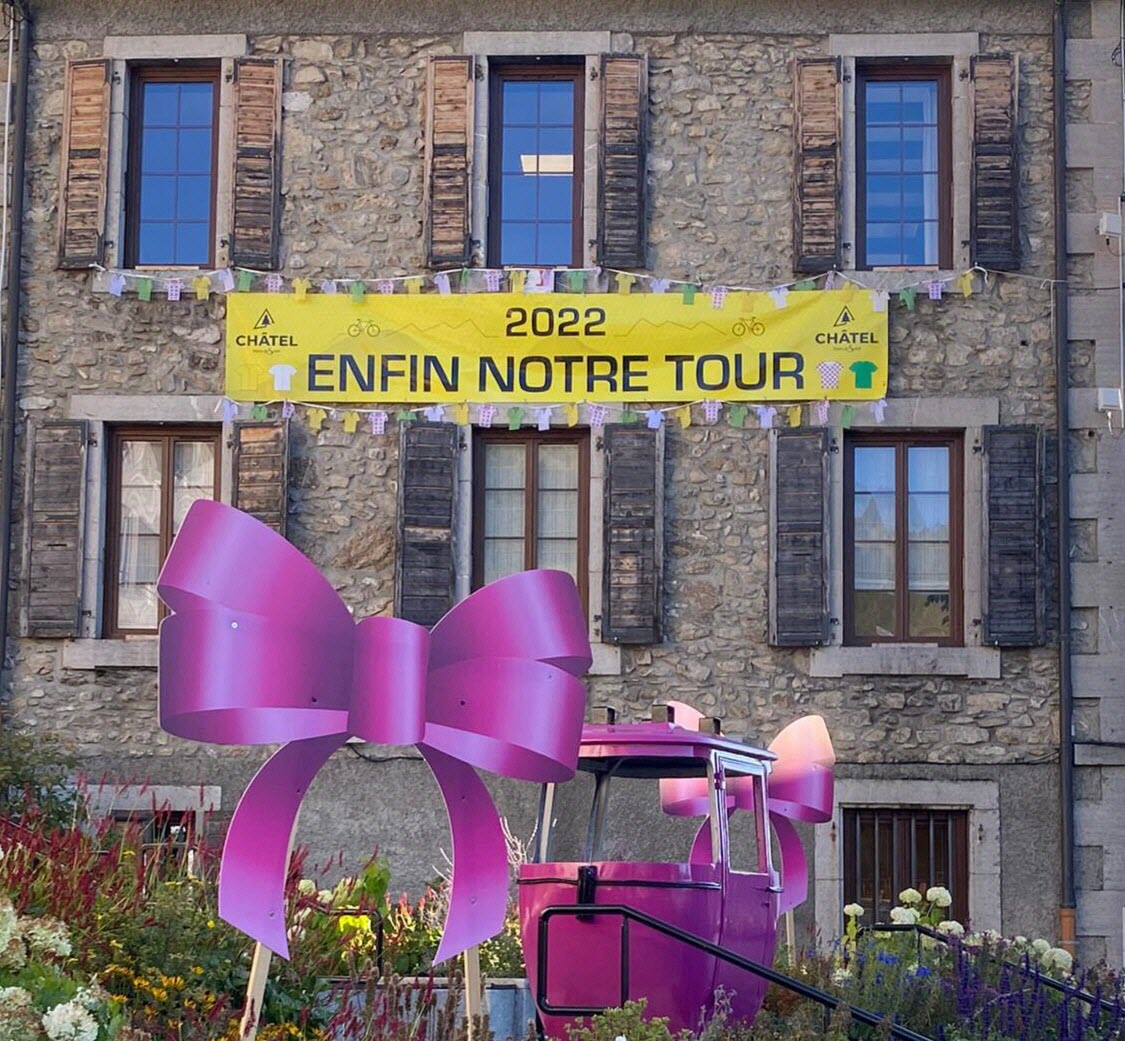 Panneau akilux noeud Octobre rose - Mairie Chatel 1