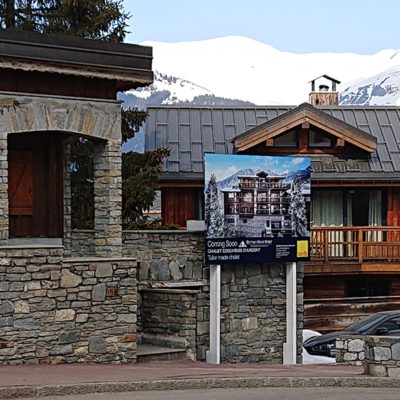 Panneau de chantier dibond 3x2 Savills - L'avis en rose 6
