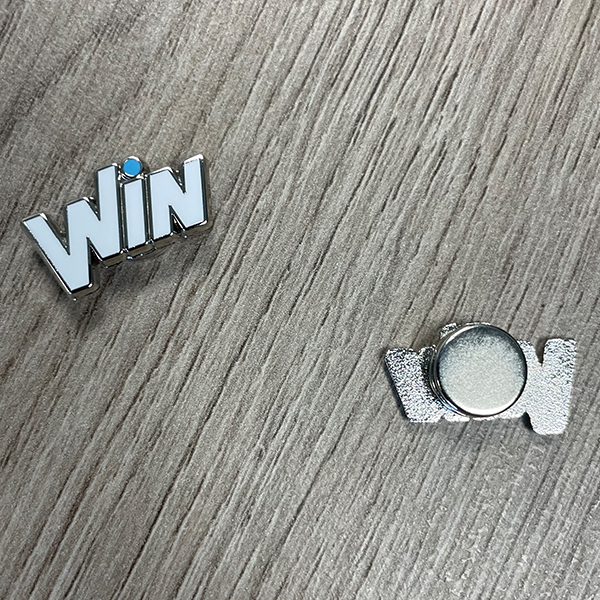 Pin's aimanté - Win